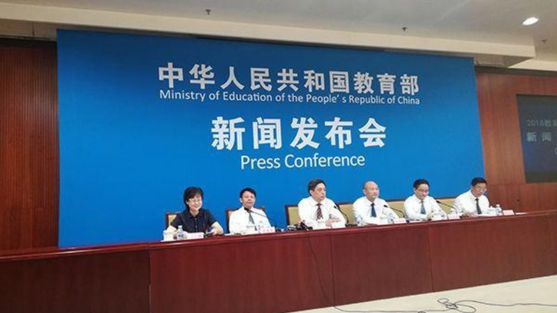 选择一个合适的学习平台对于短期技能培训至关重要。一个优秀的平台应该具备以下特点：