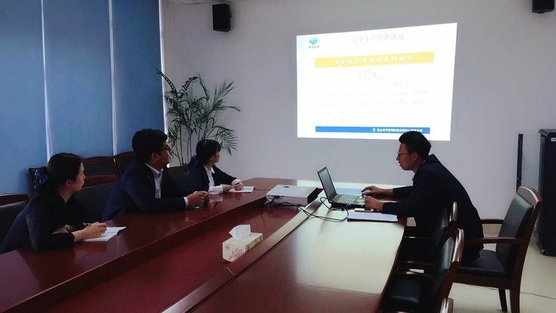 在进行保安证培训时，通常需要以下身份证复印件内容：